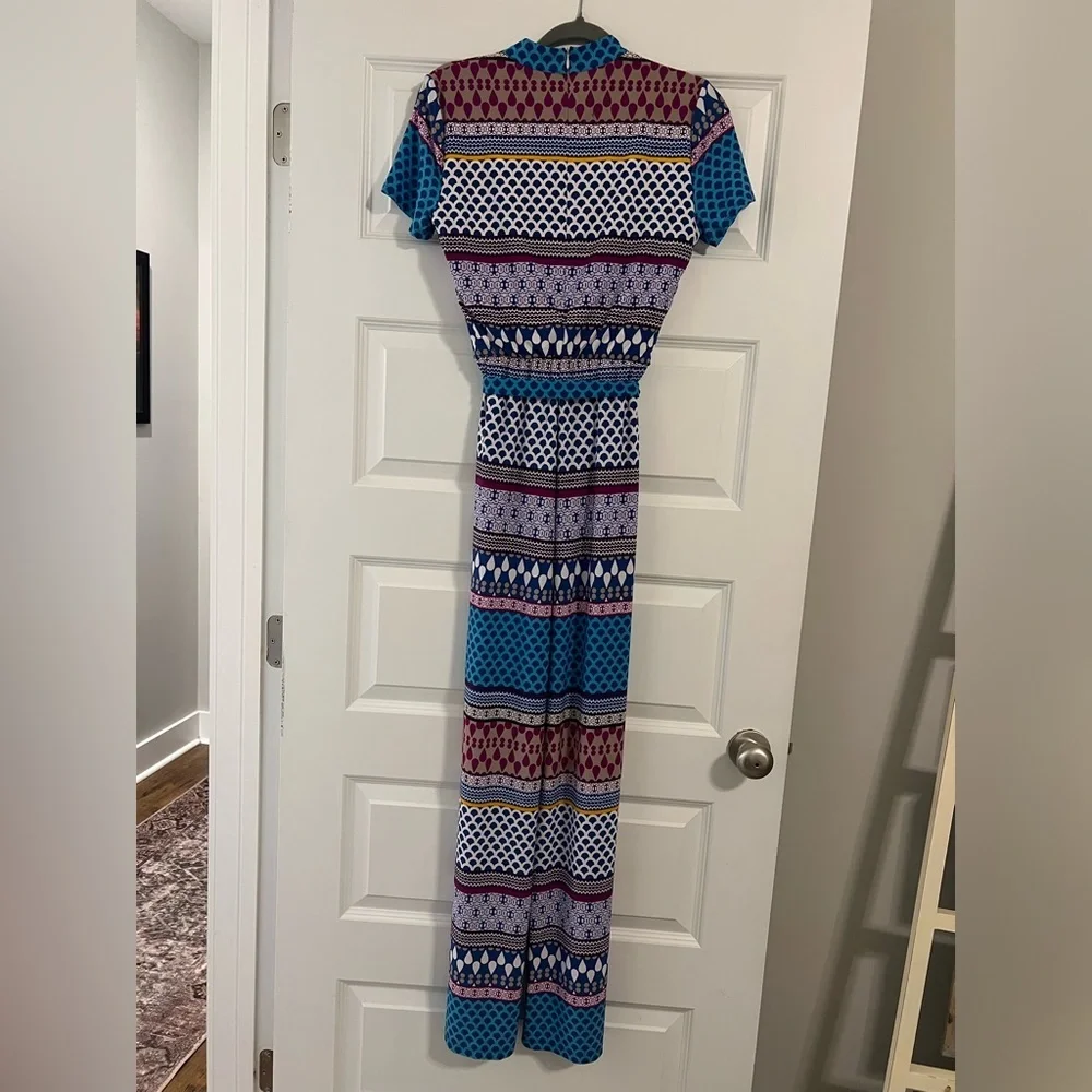 TRINA TURK Multi-color Short Sleeve Jumpsuit w/Tie Size XS NWT - Picture 5 of 6